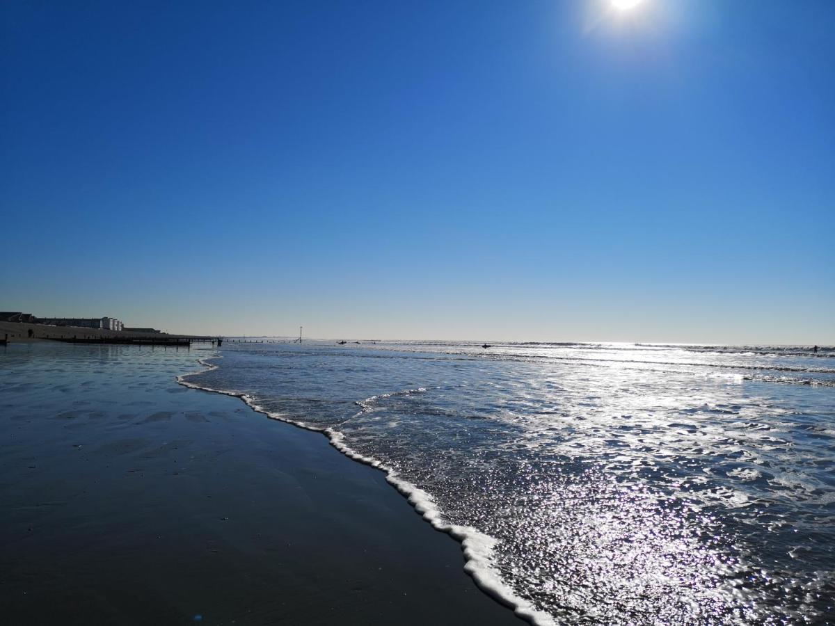 Hightide - Bracklesham Bay Apartment Чичестър Екстериор снимка