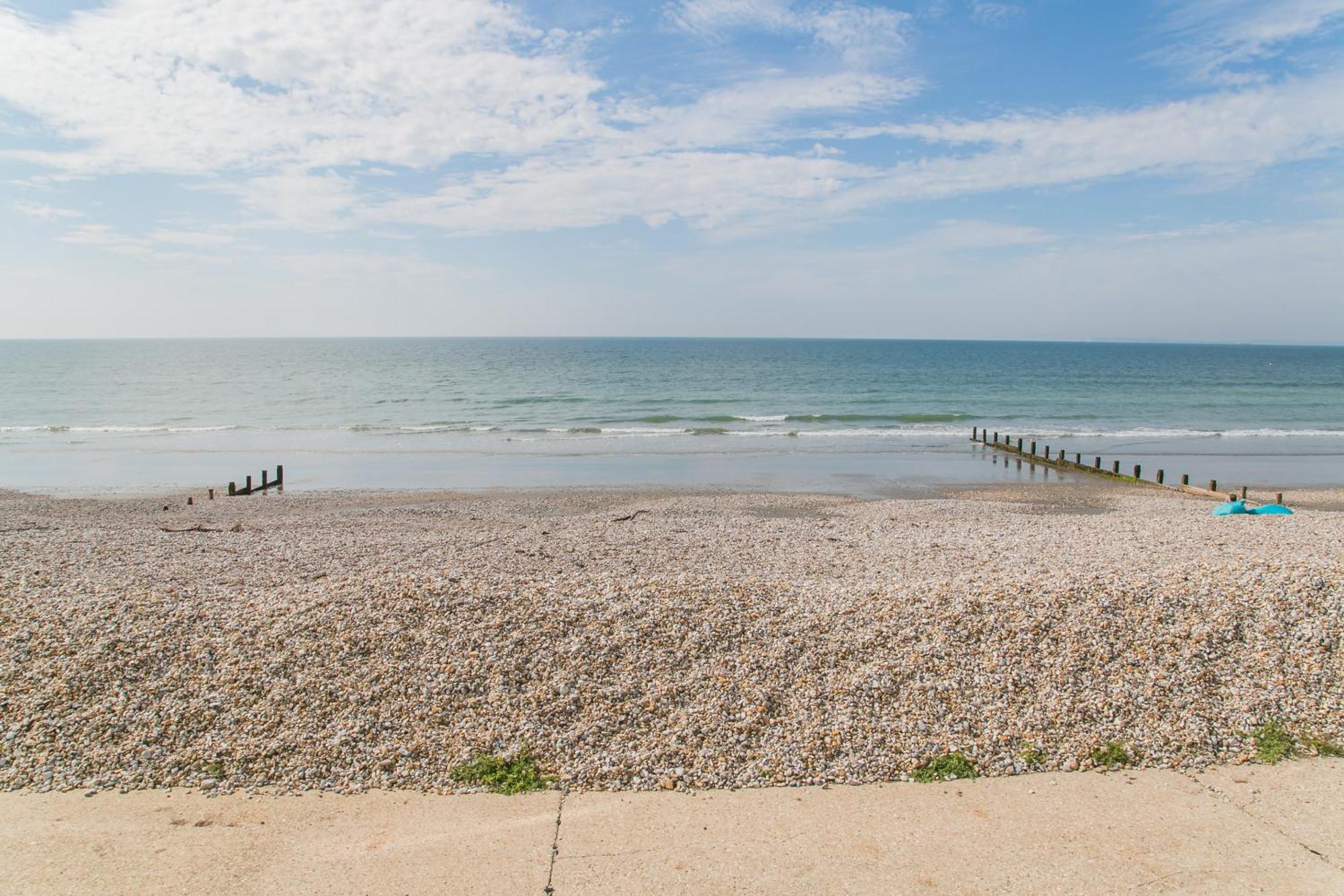 Hightide - Bracklesham Bay Apartment Чичестър Екстериор снимка
